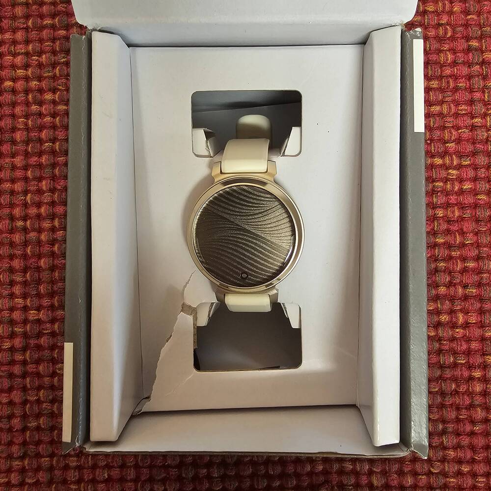 New Garmin Lily 2 Women Small Stylish Smartwatch Fitness Sports Smart Watch Gold - Picture 6 of 9
